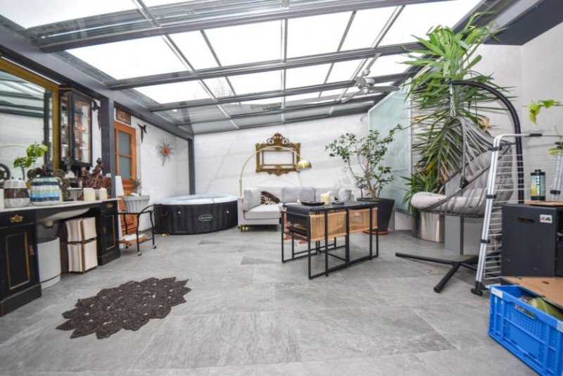 Großostheim DIETZ: Gepflegtes Wohnhaus + Einliegerwohnung im Ortskern von Großostheim mit Wintergarten + Garage! Haus kaufen