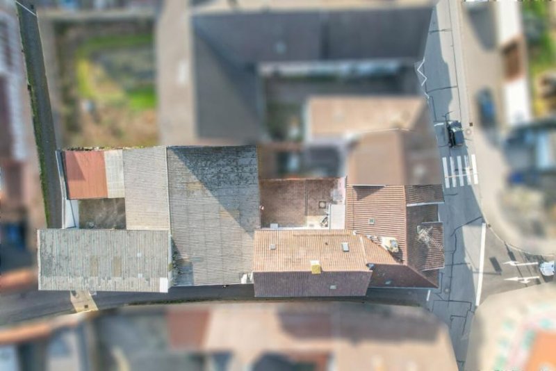 Großostheim DIETZ: Vermietetes (362qm) Wohn- & Geschäftshaus: 4 Wohneinheiten, 2 Ladenlokale & Gewölbekeller! Haus kaufen