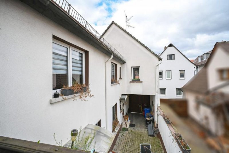 Großostheim Einfamilienhaus mit Terrasse und Hofbereich in Großostheim! Haus kaufen