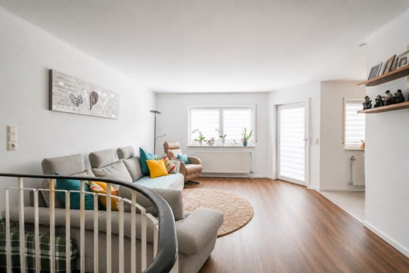 Niedernberg DIETZ: Frei werdende 4-5-Zimmer Maisonettewohnung mit Terrasse, Garage und Grünfläche in Niedernberg Wohnung kaufen