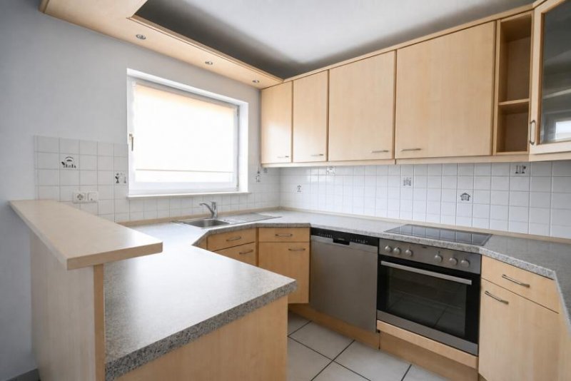 Niedernberg DIETZ: Frei werdende 4-5-Zimmer Maisonettewohnung mit Terrasse, Garage und Grünfläche in Niedernberg Wohnung kaufen