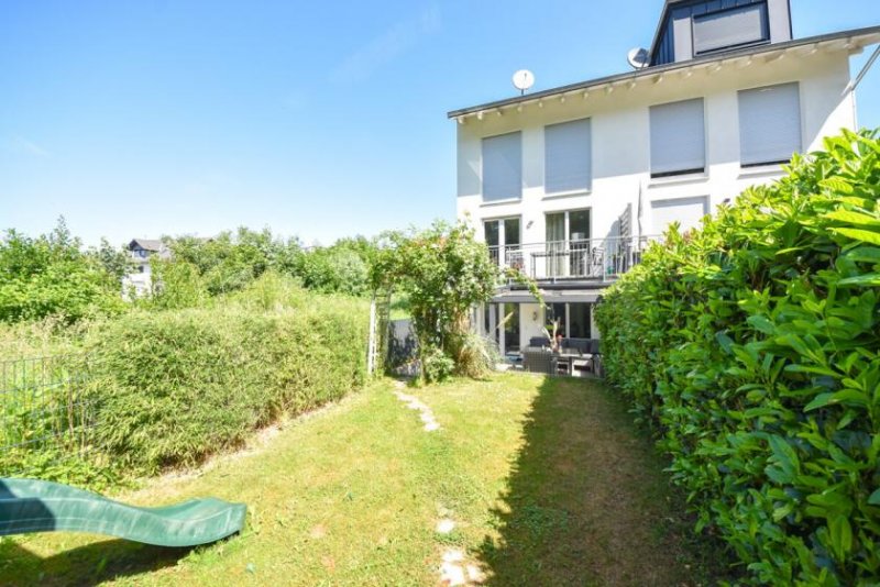 Laufach DIETZ: Junges Familienhaus mit 837 m² großen, idyllischen Waldgrundstück in Laufach! Haus kaufen
