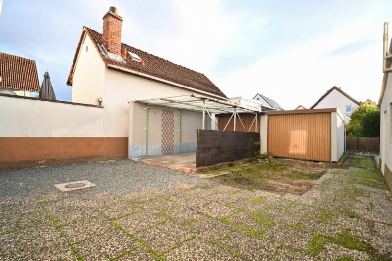 Pfungstadt DIETZ: REDUZIERT! Freistehendes Einfamilienhaus mit DO-Garage inmitten von Pfungstadt! Haus kaufen
