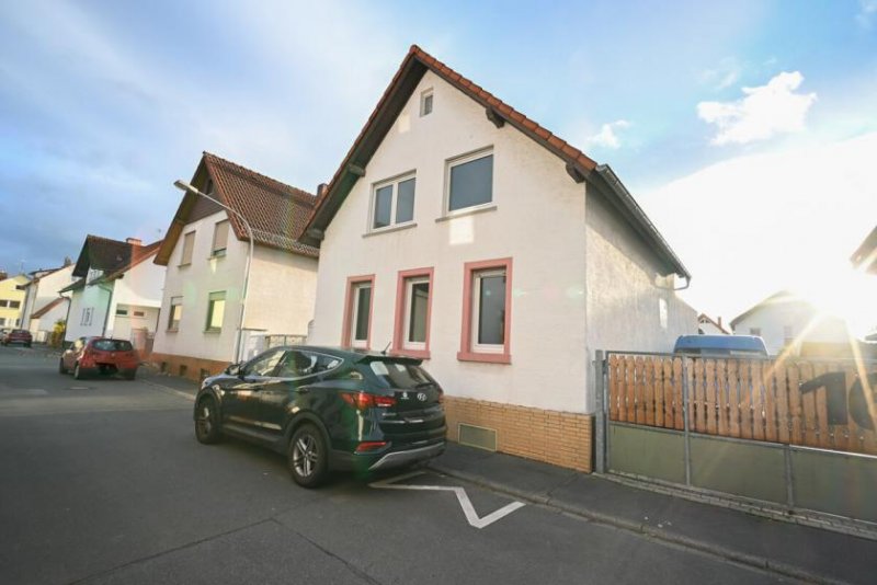 Pfungstadt DIETZ: REDUZIERT! Freistehendes Einfamilienhaus mit DO-Garage inmitten von Pfungstadt! Haus kaufen