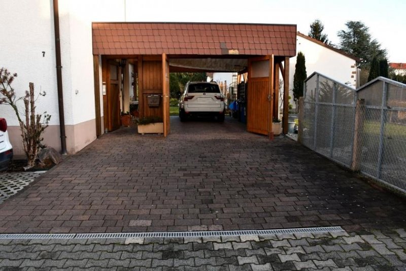 Weiterstadt Freistehendes Zweifamilienhaus auf ca. 1.000 m² weiter bebaubarem Grundstück in Weiterstadt Haus kaufen