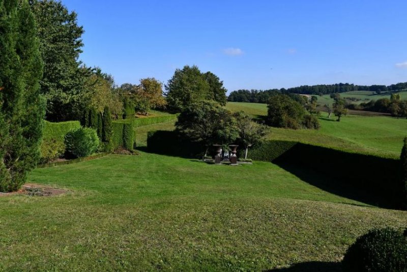 Fränkisch-Crumbach Wohnen wie im Urlaub – jeden Tag! Mediterrane Eleganz in exponierter Lage Haus kaufen