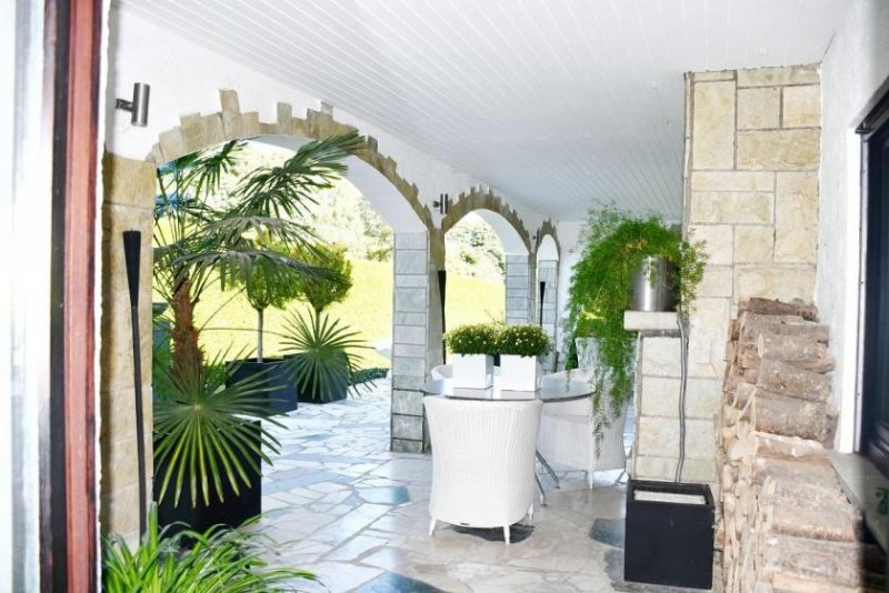 Fränkisch-Crumbach Wohnen wie im Urlaub – jeden Tag! Mediterrane Eleganz in exponierter Lage Haus kaufen