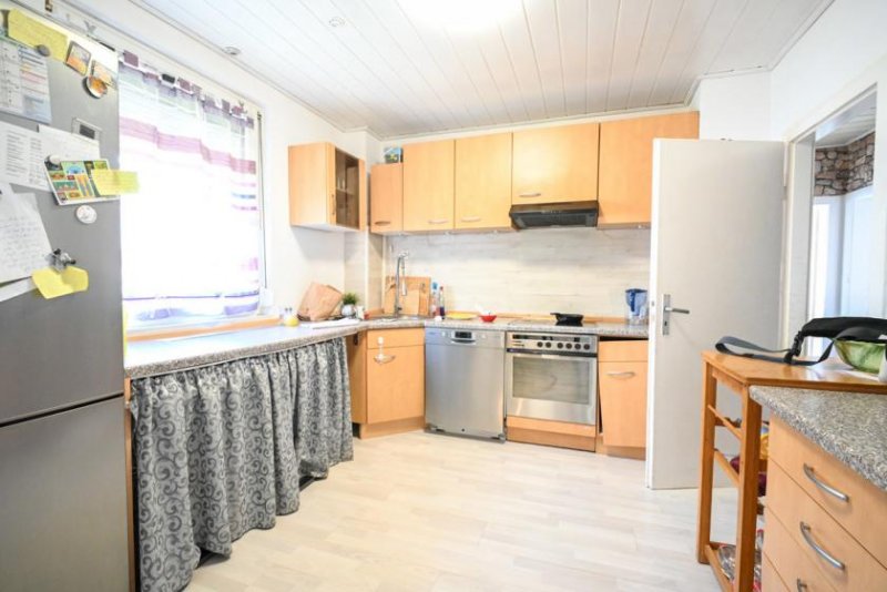 Messel DIETZ: 2 Familienhaus mit Garage, Garten und Terrasse in ruhiger Wohnlage von Messel! DG-Wohn. frei Haus kaufen