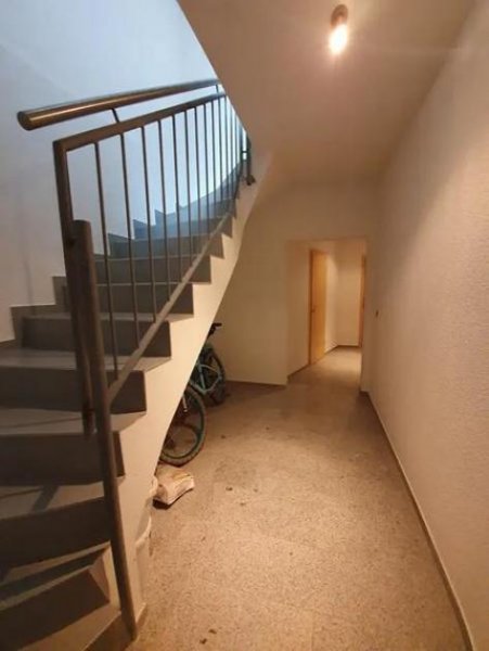 Riedstadt Solides, gepflegtes Kapitalanlageobjekt in Riedstadt (3-Parteienhaus) Haus kaufen
