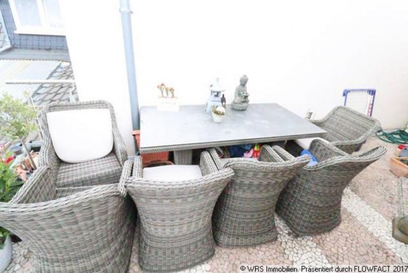 Riedstadt WRS Immobilien - Riedstadt-Goddelau - Einfamilienhaus mit Dachterrasse + Pkw-Stellplatz Haus kaufen