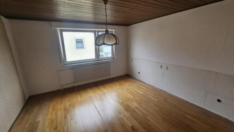 Alsbach-Hähnlein ObjNr:19833 - Geräumiges EFH mit großem Garten, Garage und Hof in Alsbach-HÄHNLEIN Haus kaufen