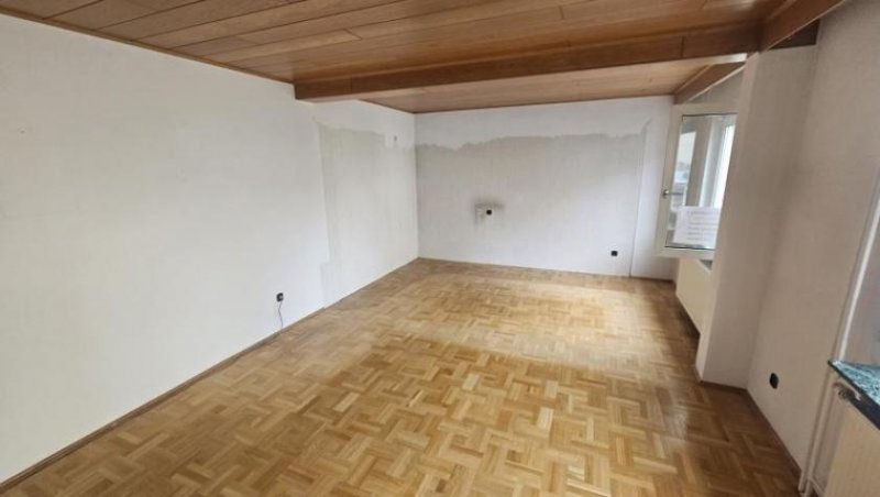 Alsbach-Hähnlein ObjNr:19833 - Geräumiges EFH mit großem Garten, Garage und Hof in Alsbach-HÄHNLEIN Haus kaufen
