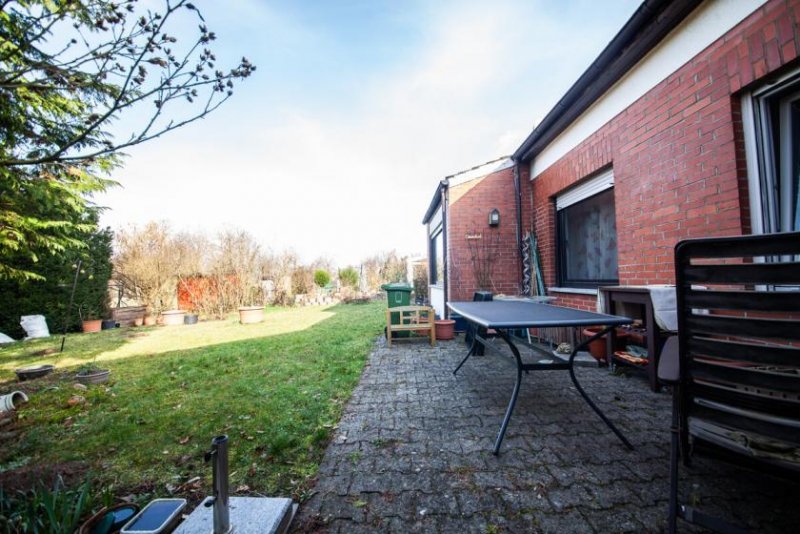 Dieburg DIETZ: REDUZIERT! Bungalow mit 4 Zimmern in TOP-Randlage von Dieburg mit Garage / Car-Port u. Keller Haus kaufen