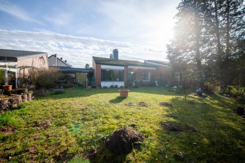 Dieburg DIETZ: REDUZIERT! Bungalow mit 4 Zimmern in TOP-Randlage von Dieburg mit Garage / Car-Port u. Keller Haus kaufen
