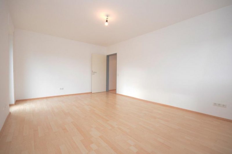 Dieburg Gepflegte 2-Zimmerwohnung im 3. OG mit EBK, Kellerraum und KFZ-Stellplatz in Dieburg! Wohnung kaufen