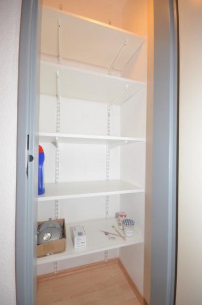 Dieburg Gepflegte 2-Zimmerwohnung im 3. OG mit EBK, Kellerraum und KFZ-Stellplatz in Dieburg! Wohnung kaufen