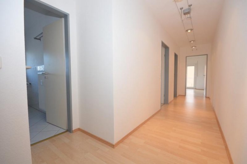 Dieburg Gepflegte 2-Zimmerwohnung im 3. OG mit EBK, Kellerraum und KFZ-Stellplatz in Dieburg! Wohnung kaufen