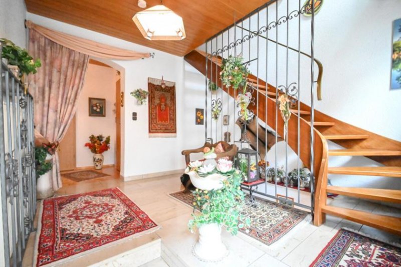 Groß-Umstadt DIETZ: Gepflegtes Einfamilienhaus mit Nebengebäude, Keller und Stellplatzfläche in Groß-Umstadt! Haus kaufen