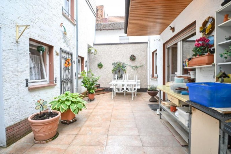 Groß-Umstadt DIETZ: Gepflegtes Einfamilienhaus mit Nebengebäude, Keller und Stellplatzfläche in Groß-Umstadt! Haus kaufen