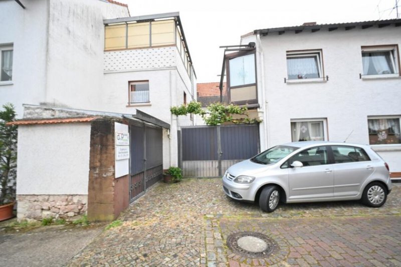 Groß-Umstadt DIETZ: Gepflegtes Einfamilienhaus mit Nebengebäude, Keller und Stellplatzfläche in Groß-Umstadt! Haus kaufen
