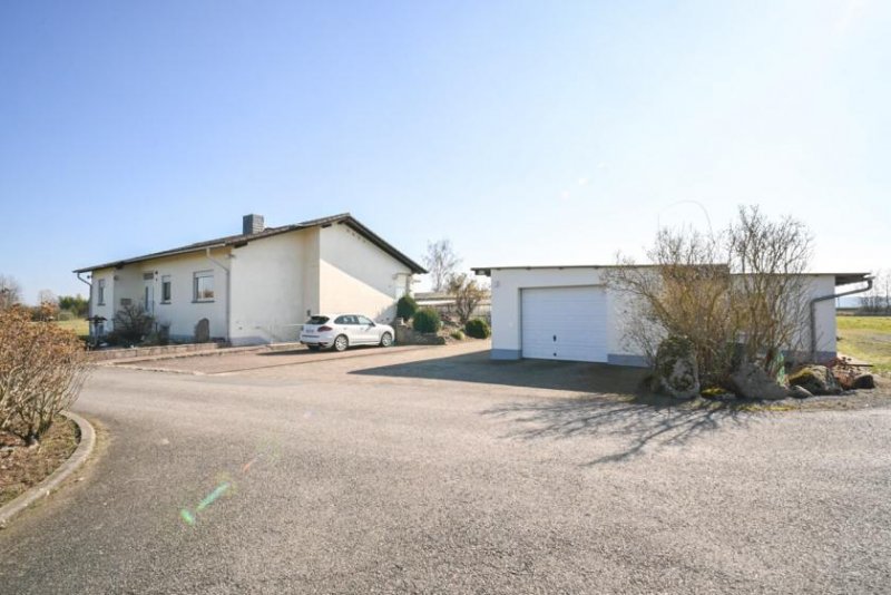 Babenhausen DIETZ: Aussiedlerhof mit großzügigem Wohnhaus und Nebengebäuden in Babenhausen auf über 1,1 ha! Haus kaufen