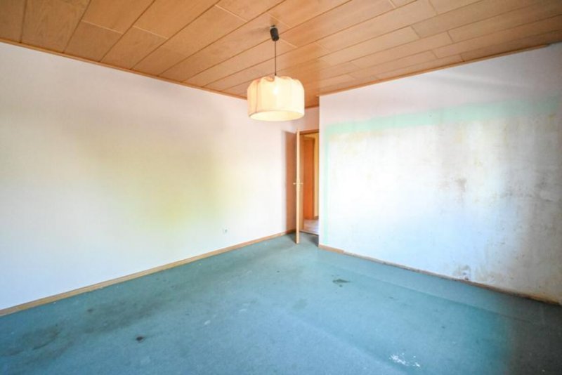 Babenhausen DIETZ: Gut geschnittenes 2-Familienhaus mit Garten, Garage und Nebengebäude in Babenhausen Langstadt Haus kaufen