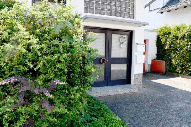 Babenhausen Großzügiges Zweifamilienhaus in Massivbauweise in angenehmer Wohnlage von Babenhausen-Hergershausen Haus kaufen