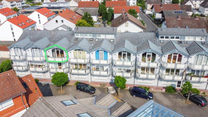 Groß-Zimmern DIETZ: Helle freundliche 3-Zimmer Dachgeschosswohnung in Groß-Zimmern mit Garage und sonnigem Balkon Wohnung kaufen