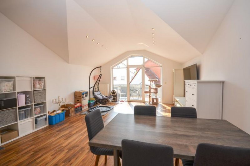 Groß-Zimmern DIETZ: Helle freundliche 3-Zimmer Dachgeschosswohnung in Groß-Zimmern mit Garage und sonnigem Balkon Wohnung kaufen