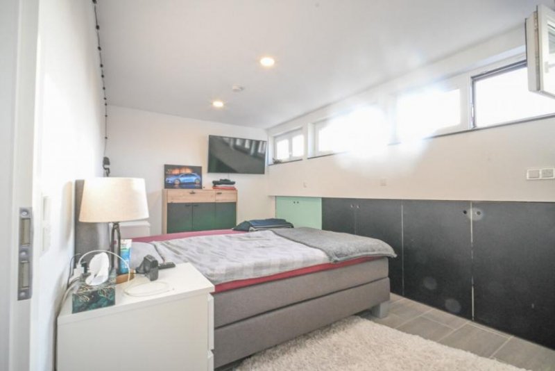 Groß-Zimmern **RESERVIERT**DIETZ: Moderne Dachgeschosswohnung in zentraler Lage von Groß-Zimmern! Wohnung kaufen