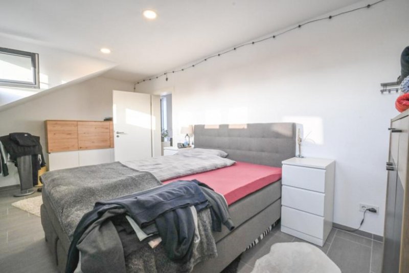 Groß-Zimmern **RESERVIERT**DIETZ: Moderne Dachgeschosswohnung in zentraler Lage von Groß-Zimmern! Wohnung kaufen