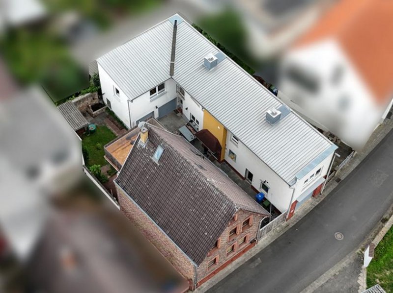 Schaafheim DIETZ: DIETZ: 2 Häuser inklusive 3 Garagen, Innenhof und Garten Schaafheim - 2 Wohnungen frei Haus kaufen