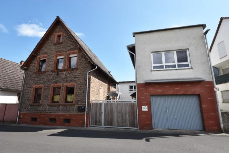 Schaafheim DIETZ: DIETZ: 2 Häuser inklusive 3 Garagen, Innenhof und Garten Schaafheim - 2 Wohnungen frei Haus kaufen