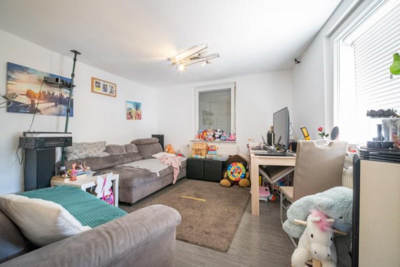 Schaafheim DIETZ: Einfamilienhaus mit Innenhof, kleinem Nebengebäude und Garage in Schaafheim - Radheim. Haus kaufen