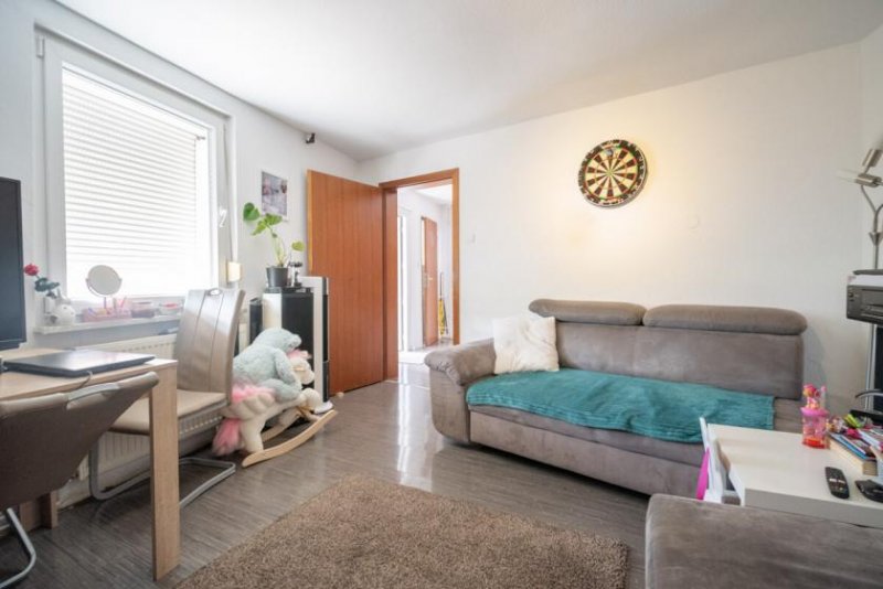 Schaafheim DIETZ: Einfamilienhaus mit Innenhof, kleinem Nebengebäude und Garage in Schaafheim - Radheim. Haus kaufen