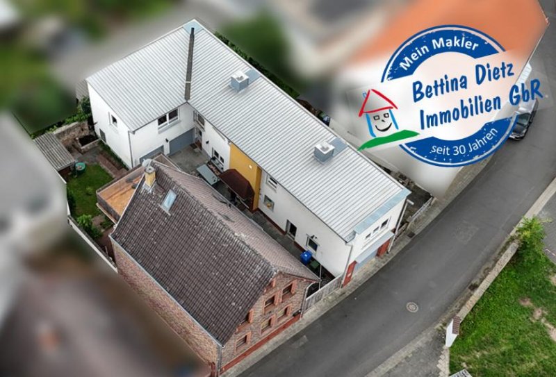 Schaafheim DIETZ: Ohne Mieter! 2-Familienhaus + Einfamilienhaus inklusive 3 Garagen, Innenhof und Garten! Haus kaufen