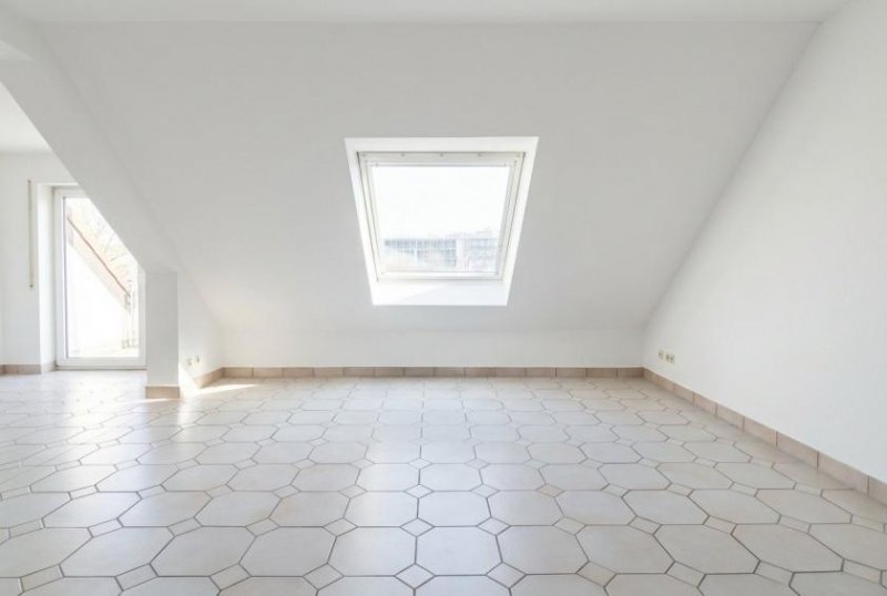 Wiesbaden vermietete Dachgeschosswohnung mit Balkon! Wohnung kaufen