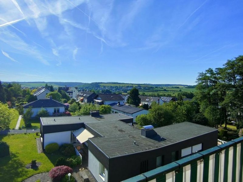 Taunusstein Gepflegte 2,5-Zimmer-ETW, großer Balkon, herrliche Aussicht, Garage, freigestellt, Taunusstein-Wehen Wohnung kaufen