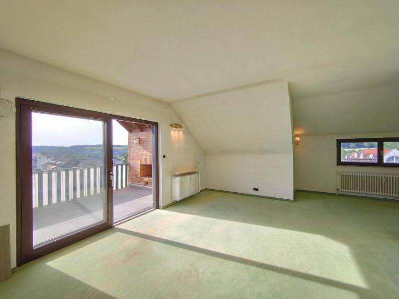 Taunusstein Gepflegte 2,5-Zimmer-ETW, großer Balkon, herrliche Aussicht, Garage, freigestellt, Taunusstein-Wehen Wohnung kaufen