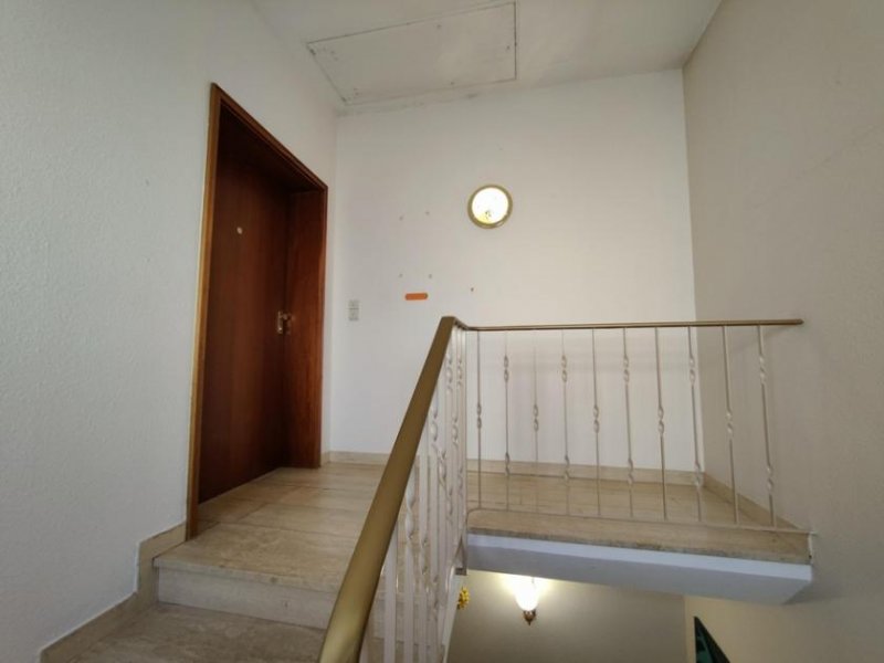 Taunusstein Gepflegte 2,5-Zimmer-ETW, großer Balkon, herrliche Aussicht, Garage, freigestellt, Taunusstein-Wehen Wohnung kaufen