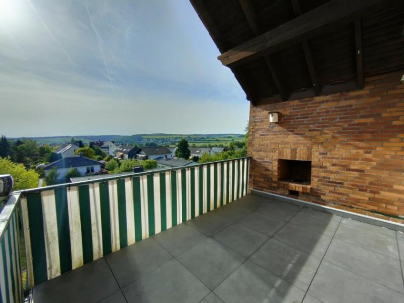 Taunusstein Gepflegte 2,5-Zimmer-ETW, großer Balkon, herrliche Aussicht, Garage, freigestellt, Taunusstein-Wehen Wohnung kaufen
