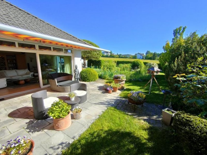 Taunusstein Stilvolles Wohnen mit Gartenidylle – großzügiges, sehr gepflegtes EFH mit Einliegerbereich Haus kaufen