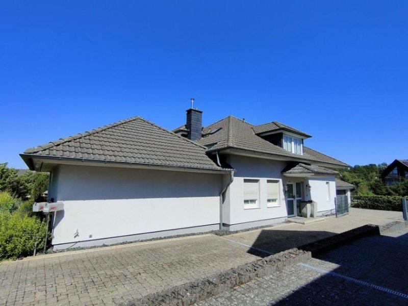 Taunusstein Stilvolles Wohnen mit Gartenidylle – großzügiges, sehr gepflegtes EFH mit Einliegerbereich Haus kaufen