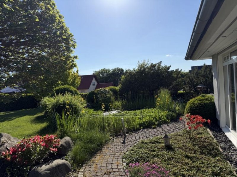 Taunusstein Stilvolles Wohnen mit Gartenidylle – großzügiges, sehr gepflegtes EFH mit Einliegerbereich Haus kaufen
