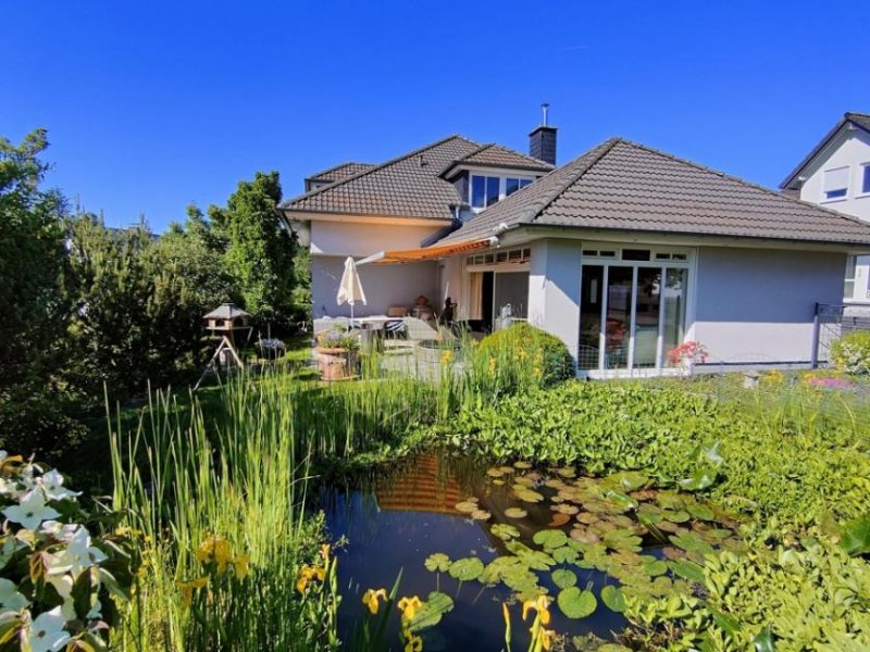 Taunusstein Stilvolles Wohnen mit Gartenidylle – großzügiges, sehr gepflegtes EFH mit Einliegerbereich Haus kaufen