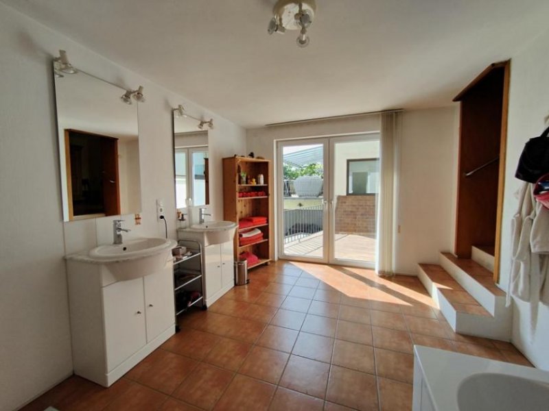 Eltville am Rhein Ehemaliges Weingut mit außergewöhnlichem Platzangebot und vielseitigen Möglichkeiten Haus kaufen