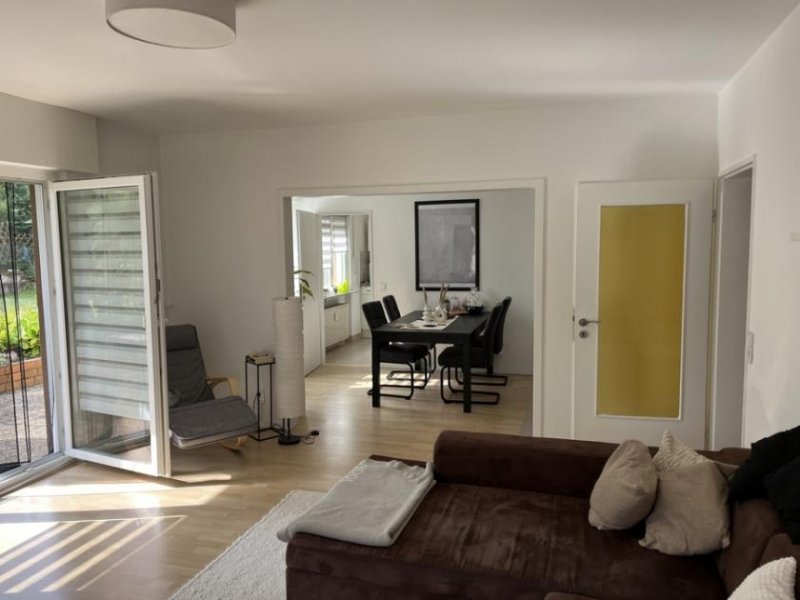 Eltville am Rhein Sehr geflegtes 3-Fam.Haus in Eltville: 2 Wohnungen frei! Garage, ruhige sonnige Weinbergslage Haus kaufen