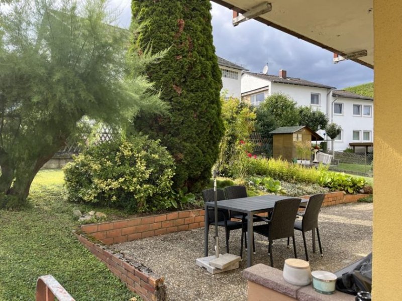 Eltville am Rhein Sehr geflegtes 3-Fam.Haus in Eltville: 2 Wohnungen frei! Garage, ruhige sonnige Weinbergslage Haus kaufen