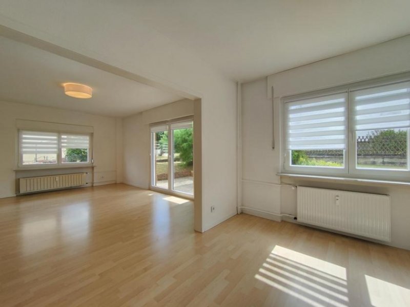 Eltville am Rhein Sehr geflegtes 3-Fam.Haus in Eltville: 2 Wohnungen frei! Garage, ruhige sonnige Weinbergslage Haus kaufen