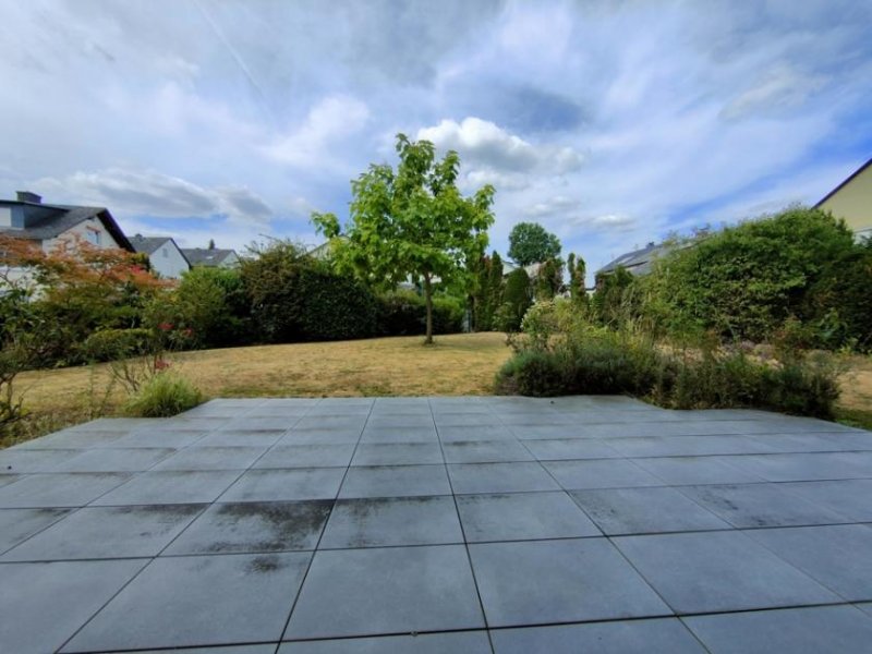 Eltville am Rhein Großzügiges EFH, herrlicher Garten, 2 Garagen in idyllischer Weinbergslage von Eltville-Hattenheim Haus kaufen